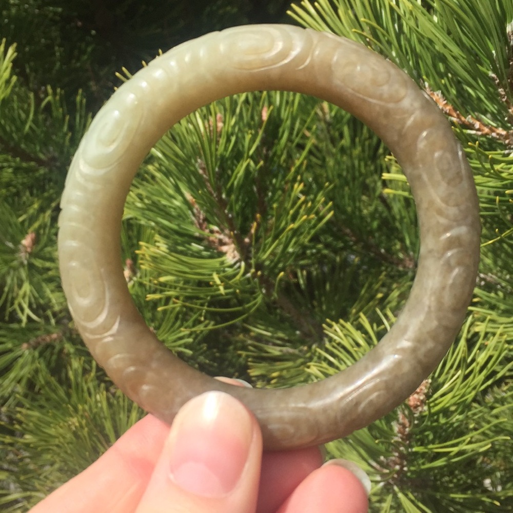 Qing Dynasty Nephrite Jade Bangle in Cloud Pattern